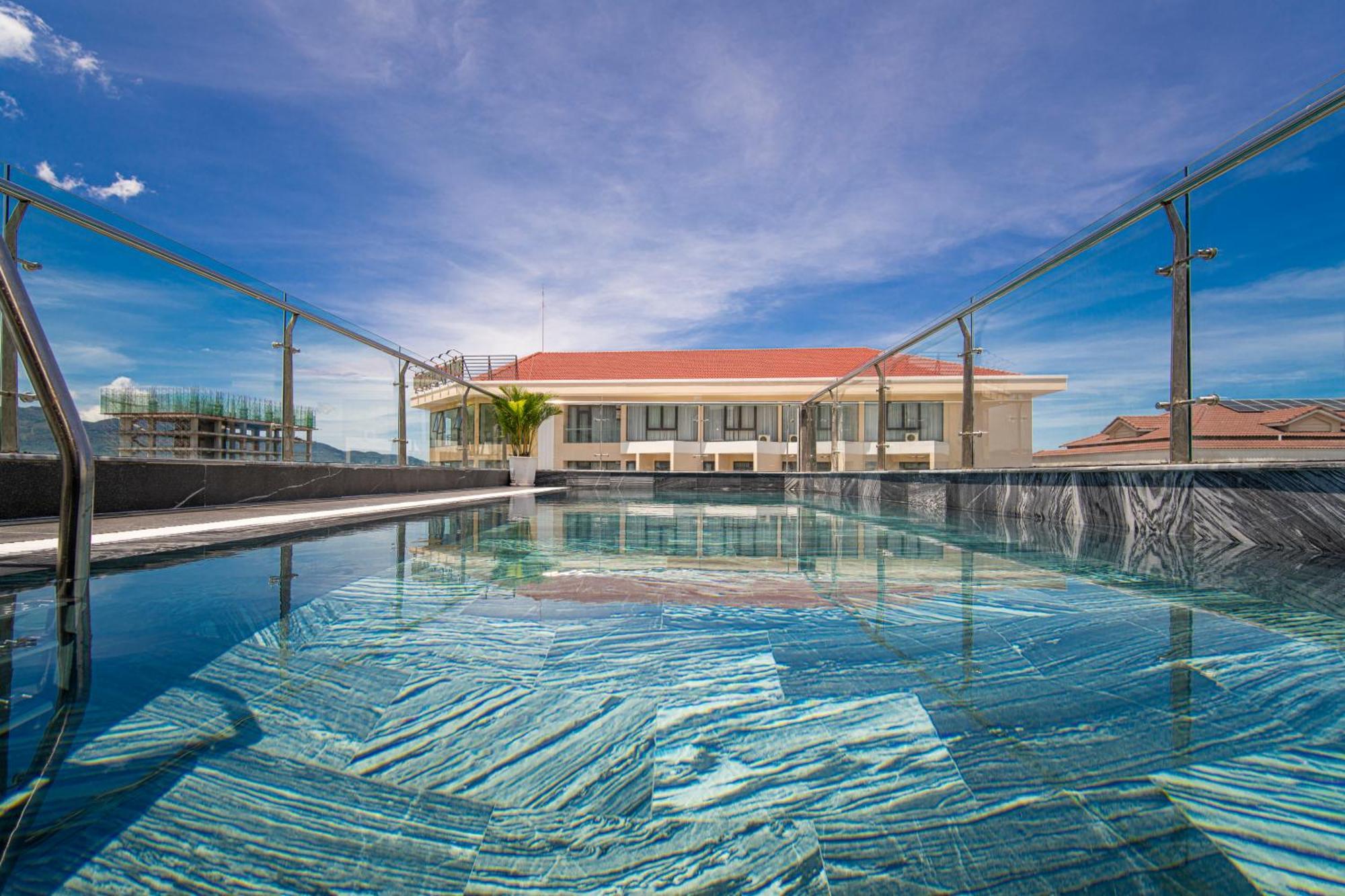 Sea Wind Hotel By Thg ダナン市 エクステリア 写真